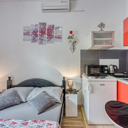 Ivanda Apartamento *